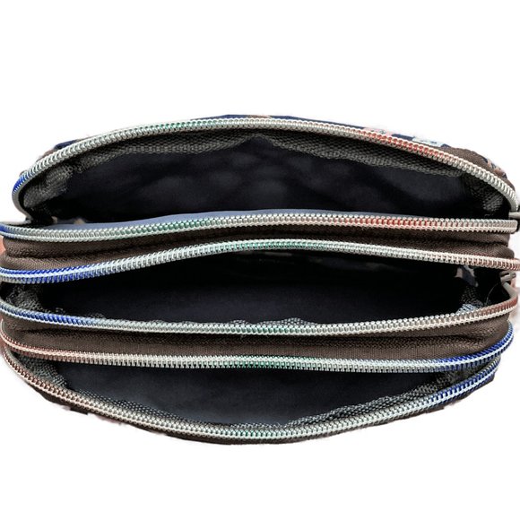 3/30  Women's  Spacious Wallet Wristlet - Picture 3 of 4